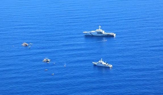 菲律宾海警空中监视黄岩岛海域