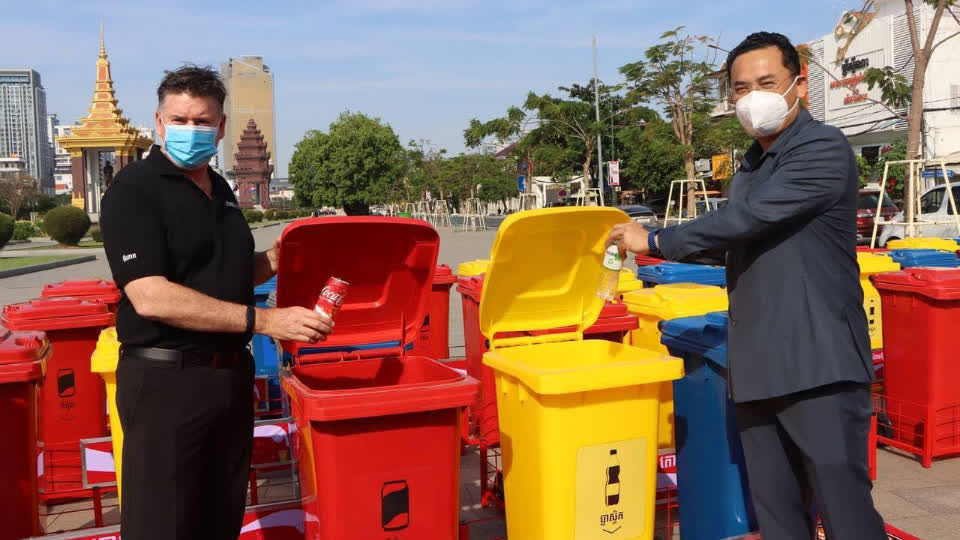 金边副市长：市内垃圾的分类和清理问题比过去好很多！