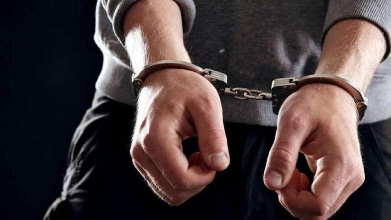 外籍人士因在乘船时袭击男子并偷走他价值 60 万迪拉姆的手表而被判入狱