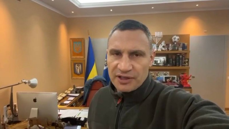 市长维塔利克里琴科直接向基辅人民发表讲话，告诉他们在戒严令下该做什么。