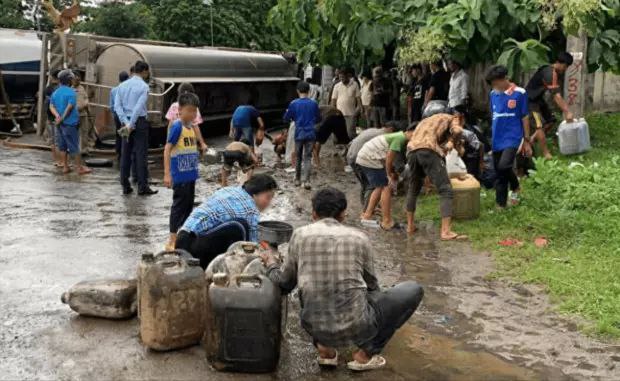 柬埔寨油罐车侧翻漏油遭民众哄抢专家提醒风险
