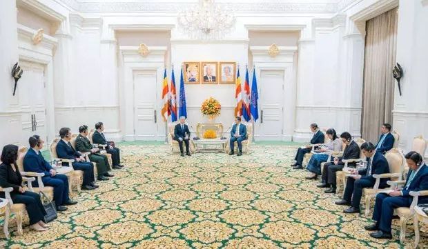 中国驻柬埔寨大使汪文斌到任拜会柬埔寨首相洪玛奈