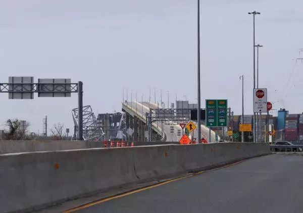 美国巴尔的摩撞桥事故搜寻暂停 6名失踪者被推定身亡