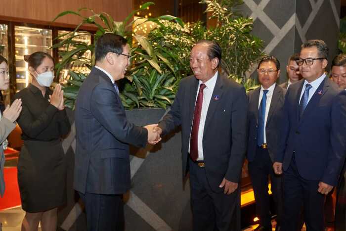 驻柬使馆隆重举办庆祝中柬建交65周年、中柬友好年”暨新中国成立74周年招待会
